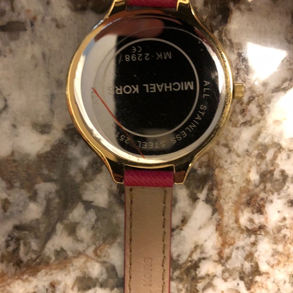 Pink MK watch looks new! - Picture 3 of 4
